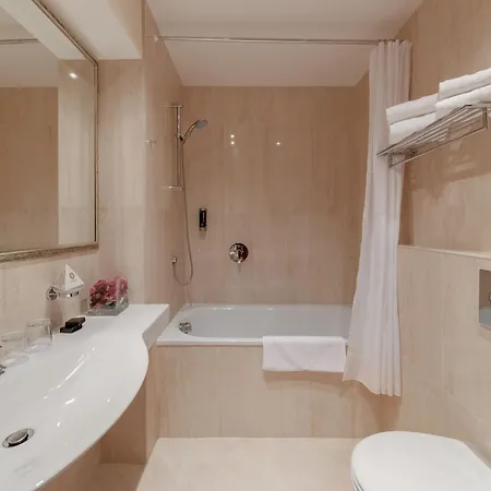 Louren Hotel