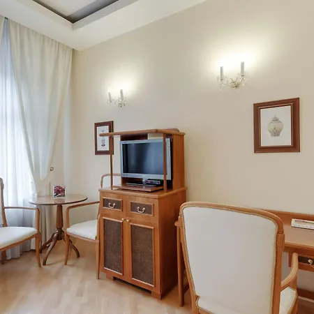 Louren Hotel