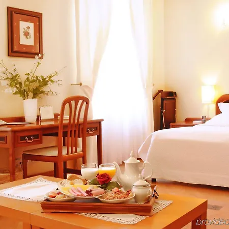 Louren Hotel