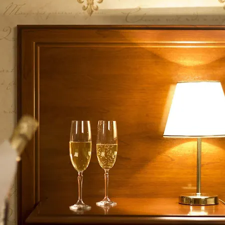 Louren Hotel
