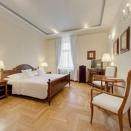 Louren Hotel 4*