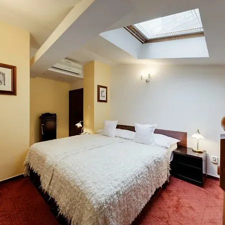 Louren Hotel
