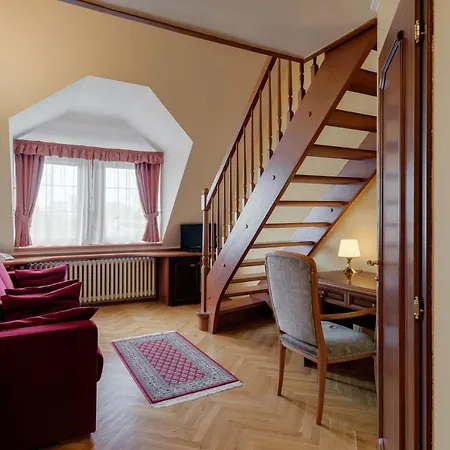 Louren Hotel