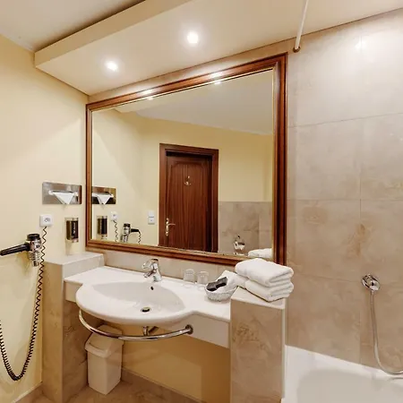 Louren 4* Prague
