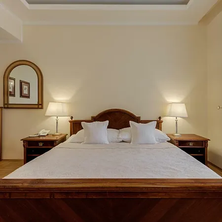 Louren Hotel 4*