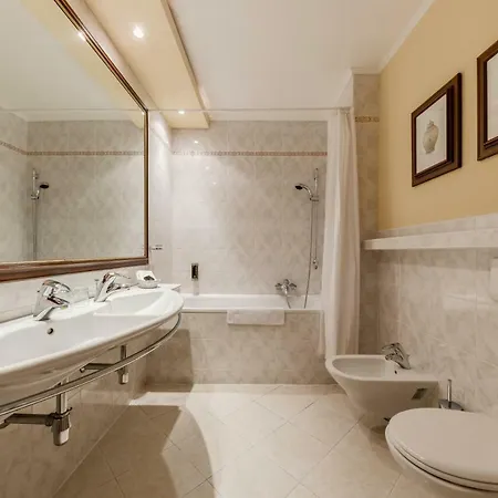 Hotel Louren 4*