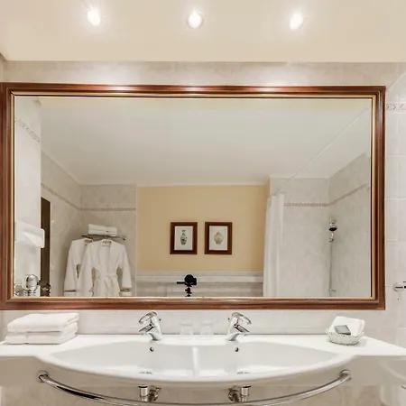 Louren Hotel 4*