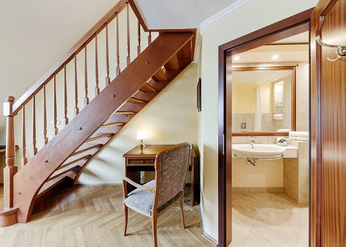 Louren Hotel