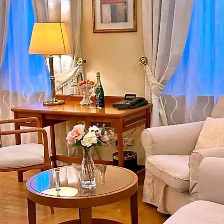 Louren Hotel