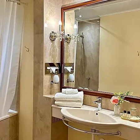 Louren Hotel 4*