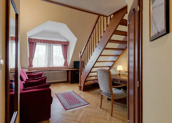 Louren Hotel